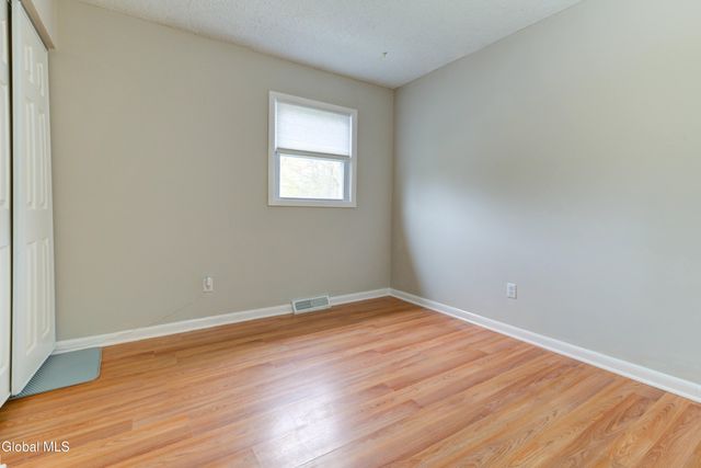 10 Florida Avenue, East Greenbush, NY 12144