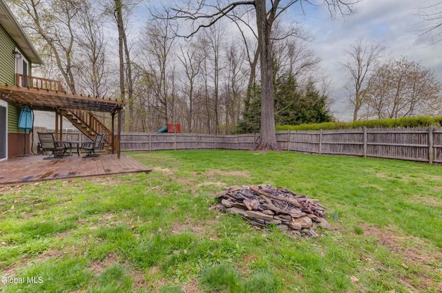 10 Florida Avenue, East Greenbush, NY 12144