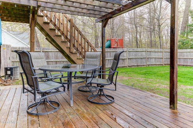 10 Florida Avenue, East Greenbush, NY 12144