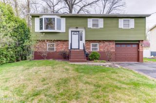 10 Florida Avenue, East Greenbush, NY 12144
