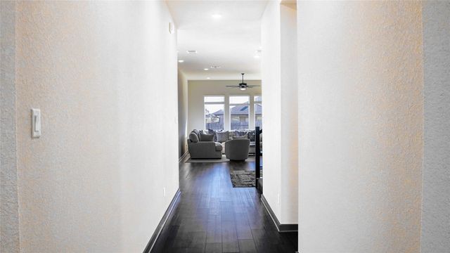 2825 Roost LN, Round Rock, TX 78665