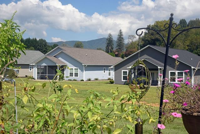 348 Riverwalk Circle, Hayesville, NC 28904