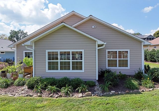 348 Riverwalk Circle, Hayesville, NC 28904