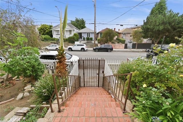338 W 9th Street, San Pedro, CA 90731