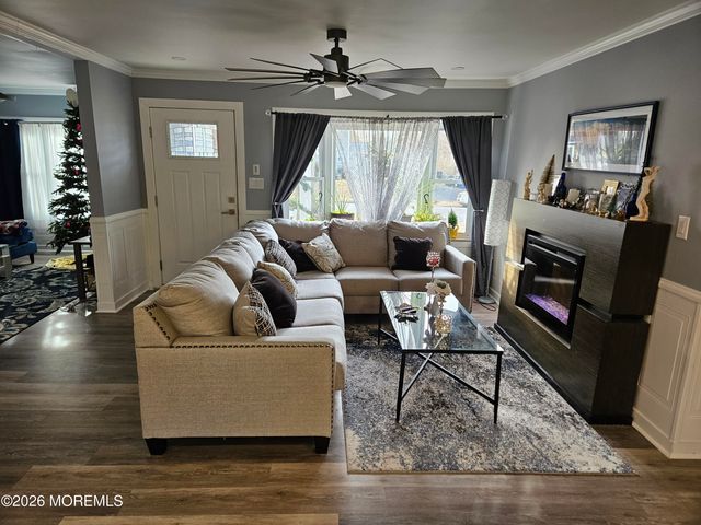 918 Raleigh Drive, Toms River, NJ 08753