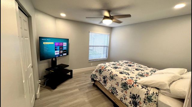 300 CROSSWINDS Drive B1, Greenacres, FL 33413