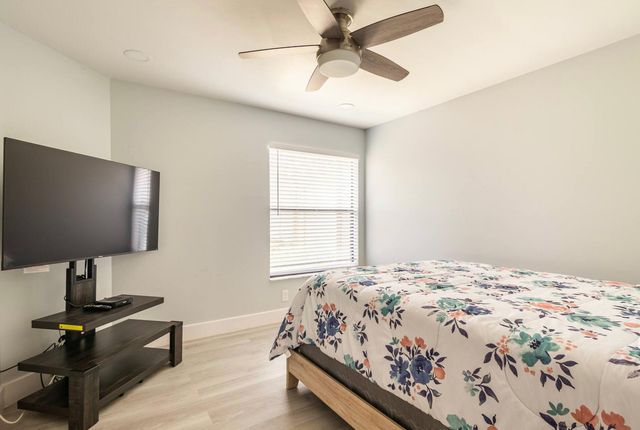 300 CROSSWINDS Drive B1, Greenacres, FL 33413