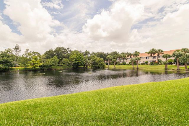 300 CROSSWINDS Drive B1, Greenacres, FL 33413