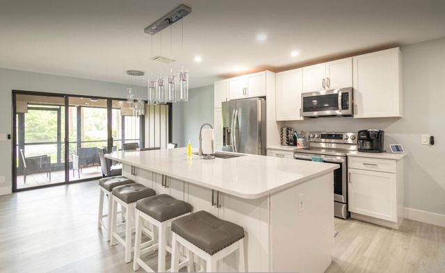 300 CROSSWINDS Drive B1, Greenacres, FL 33413