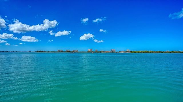 376 WEST ROYAL FLAMINGO DRIVE, Sarasota, FL 34236