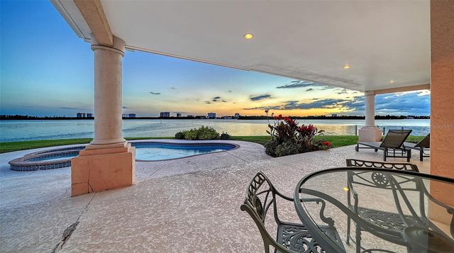 376 WEST ROYAL FLAMINGO DRIVE, Sarasota, FL 34236