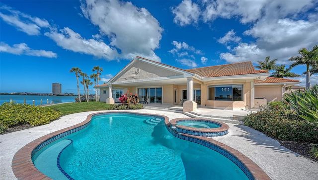 376 WEST ROYAL FLAMINGO DRIVE, Sarasota, FL 34236