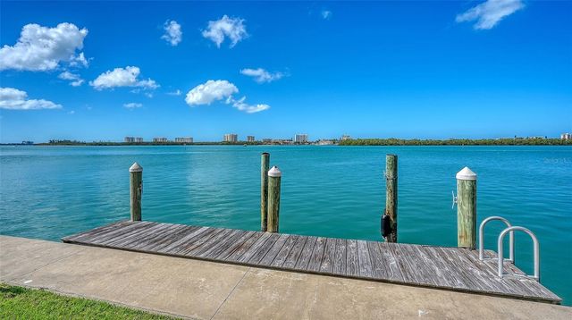 376 WEST ROYAL FLAMINGO DRIVE, Sarasota, FL 34236