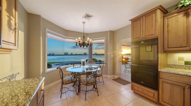 376 WEST ROYAL FLAMINGO DRIVE, Sarasota, FL 34236