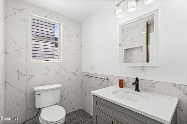 1321 3rd Avenue, Schenectady, NY 12303