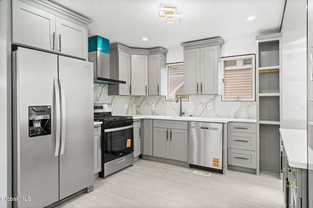 1321 3rd Avenue, Schenectady, NY 12303