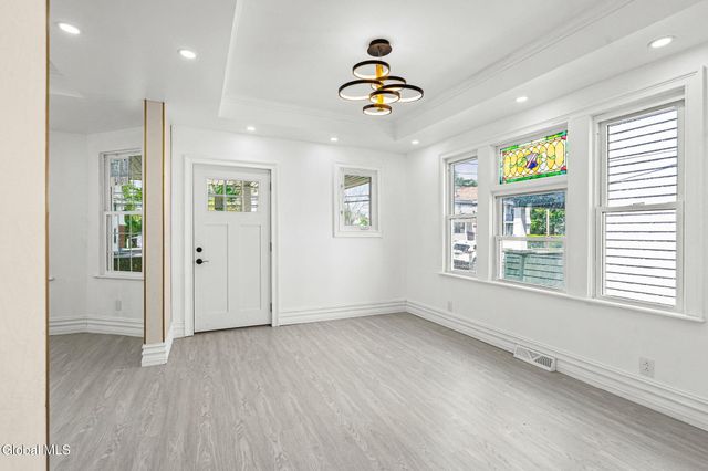 1321 3rd Avenue, Schenectady, NY 12303