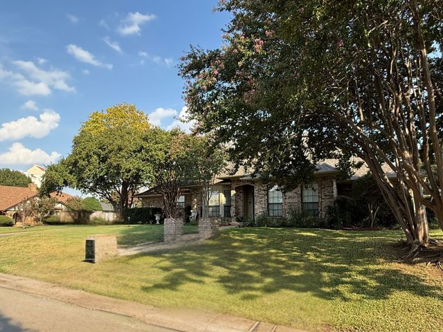 6004 Lakehurst Drive, Arlington, TX 76016