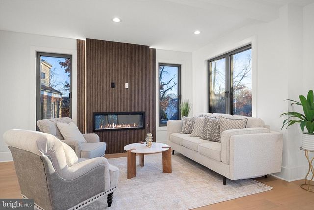 2100 S NELSON ST, Arlington, VA 22204