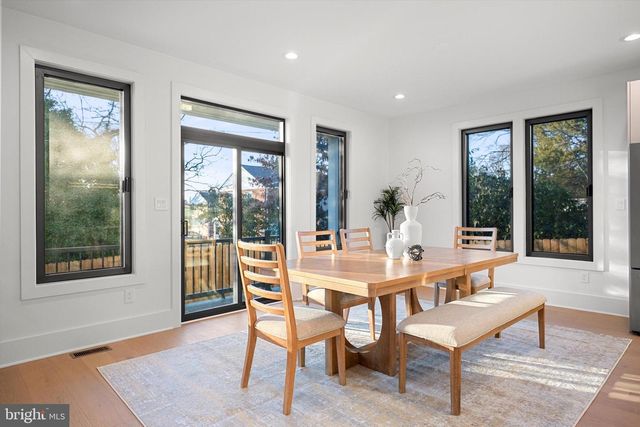 2100 S NELSON ST, Arlington, VA 22204