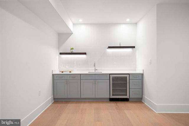 2100 S NELSON ST, Arlington, VA 22204