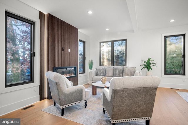 2100 S NELSON ST, Arlington, VA 22204