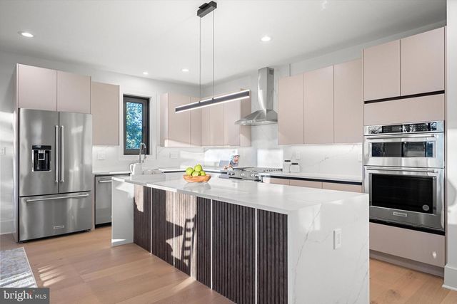 2100 S NELSON ST, Arlington, VA 22204