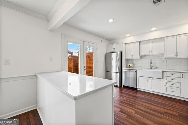 4 Queen Victoria Place NE, Atlanta, GA 30342