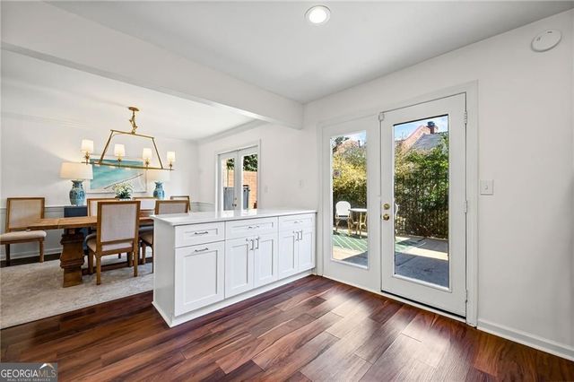 4 Queen Victoria Place NE, Atlanta, GA 30342