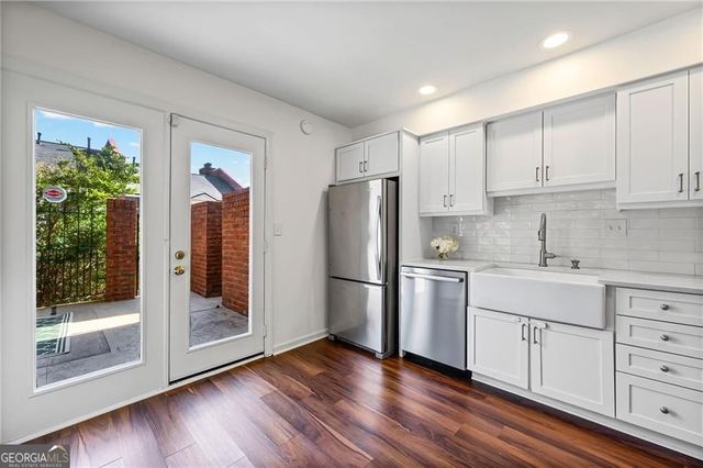 4 Queen Victoria Place NE, Atlanta, GA 30342