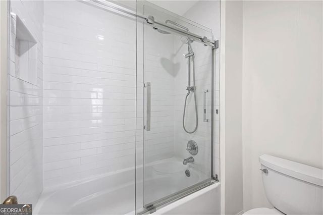 4 Queen Victoria Place NE, Atlanta, GA 30342