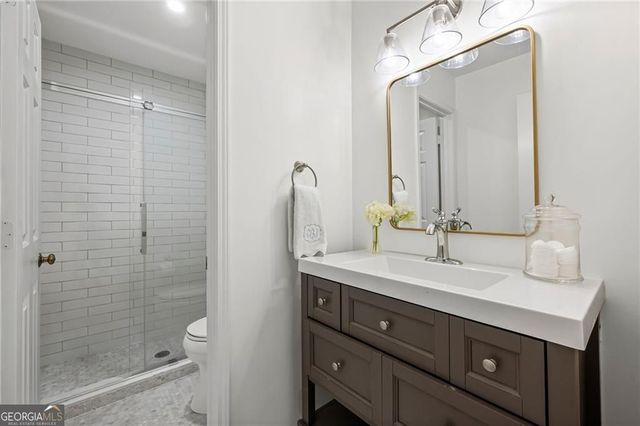 4 Queen Victoria Place NE, Atlanta, GA 30342