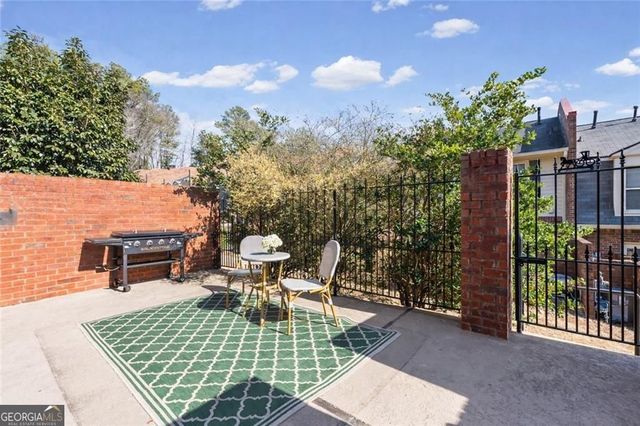 4 Queen Victoria Place NE, Atlanta, GA 30342