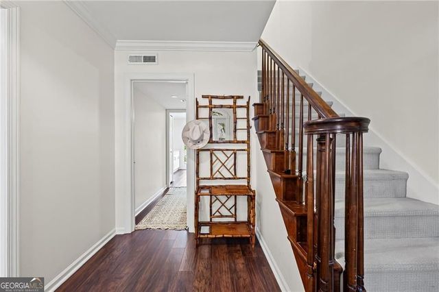 4 Queen Victoria Place NE, Atlanta, GA 30342