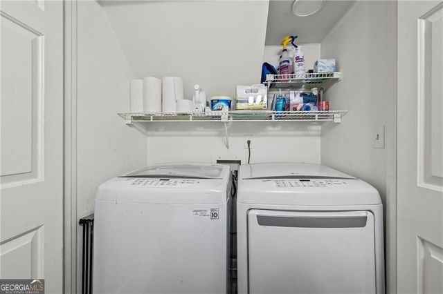 4 Queen Victoria Place NE, Atlanta, GA 30342