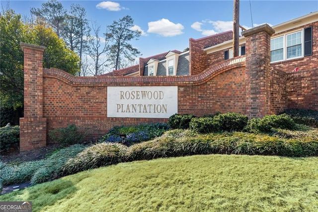 4 Queen Victoria Place NE, Atlanta, GA 30342