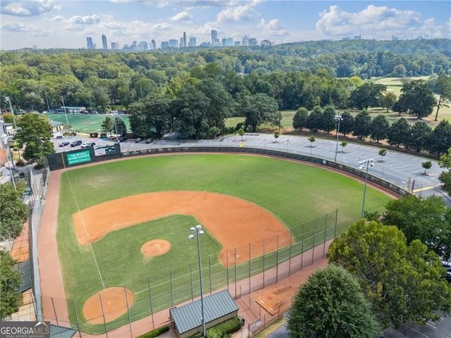 4 Queen Victoria Place NE, Atlanta, GA 30342