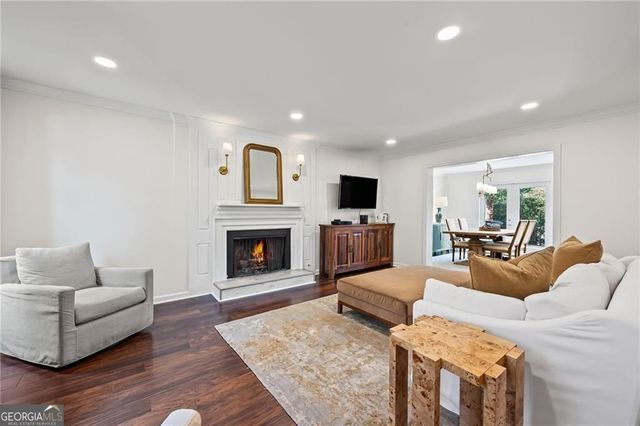 4 Queen Victoria Place NE, Atlanta, GA 30342