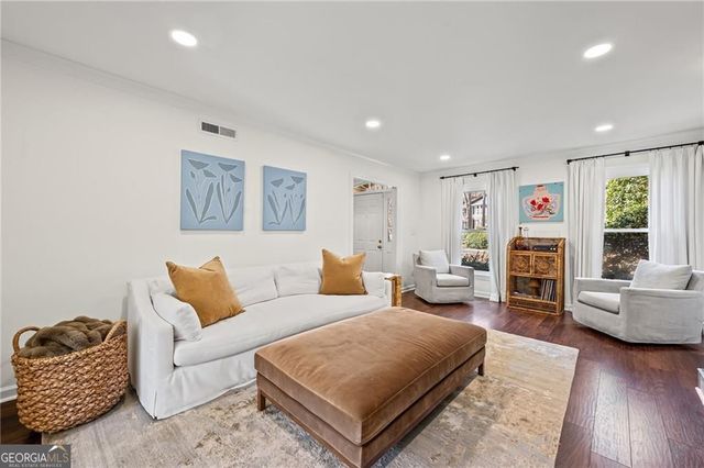 4 Queen Victoria Place NE, Atlanta, GA 30342