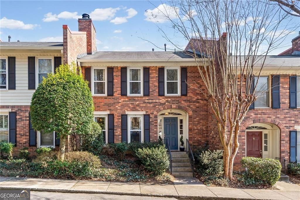 4 Queen Victoria Place NE, Atlanta, GA 30342