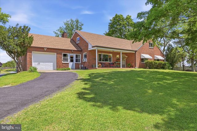 9581 VALLEY RD, Berkeley Springs, WV 25411
