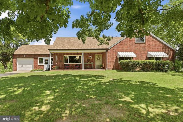 9581 VALLEY RD, Berkeley Springs, WV 25411