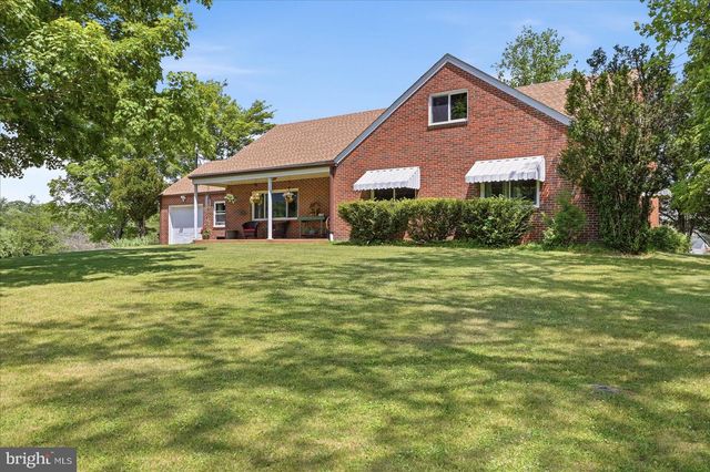 9581 VALLEY RD, Berkeley Springs, WV 25411