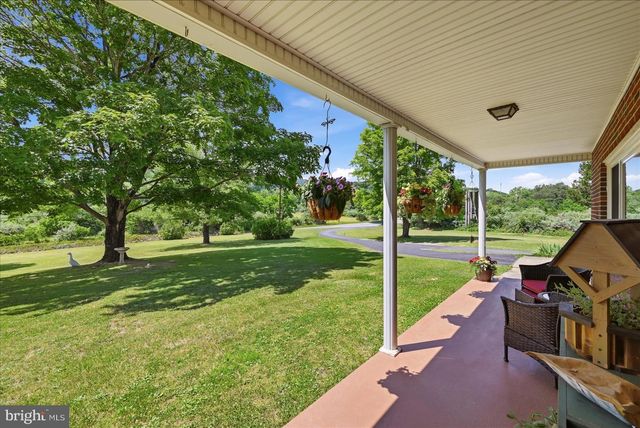 9581 VALLEY RD, Berkeley Springs, WV 25411