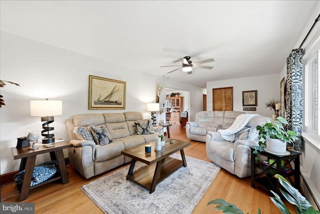 9581 VALLEY RD, Berkeley Springs, WV 25411