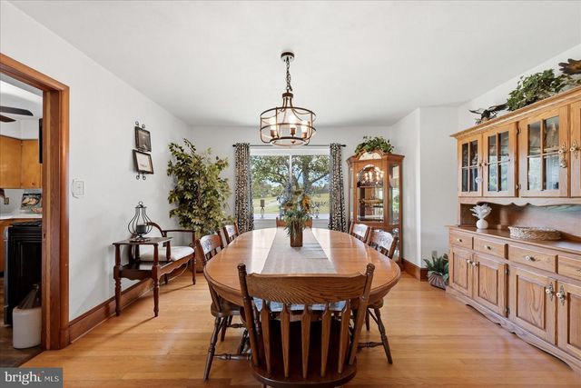 9581 VALLEY RD, Berkeley Springs, WV 25411