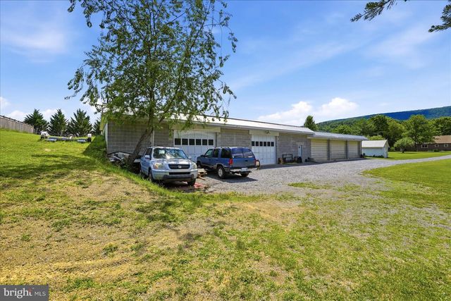 9581 VALLEY RD, Berkeley Springs, WV 25411