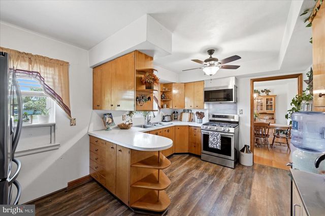 9581 VALLEY RD, Berkeley Springs, WV 25411