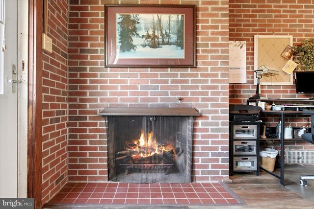 9581 VALLEY RD, Berkeley Springs, WV 25411