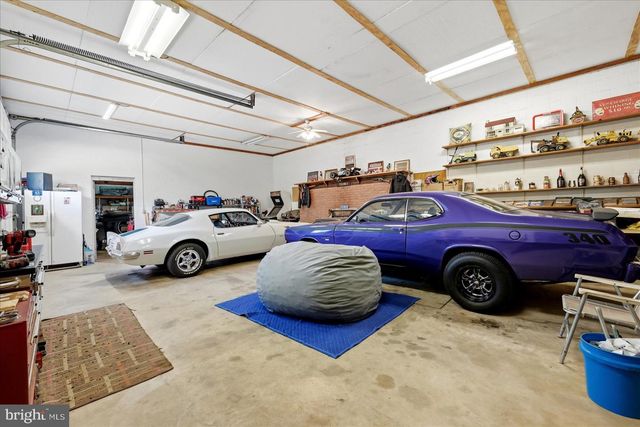 9581 VALLEY RD, Berkeley Springs, WV 25411
